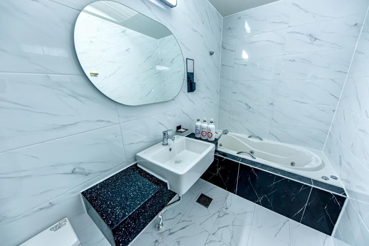 Hs Tourist Hotel Йосу Экстерьер фото