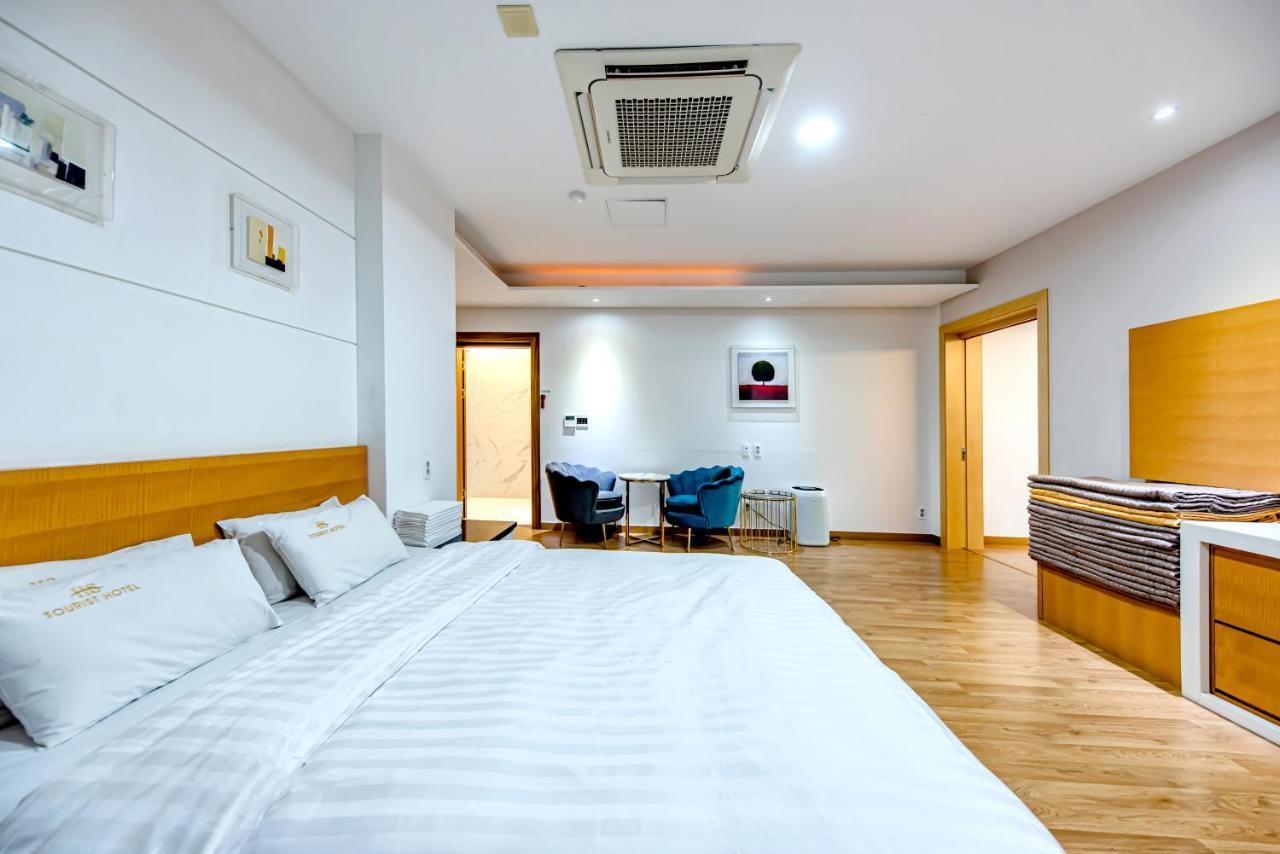 Hs Tourist Hotel Йосу Экстерьер фото